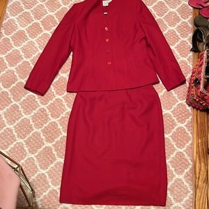 ✨Red work skirt suite✨lightly worn. Excellent condition ✨